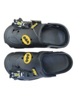 ⁦Boys Batman Crocs Clogs⁩ - الصورة ⁦2⁩